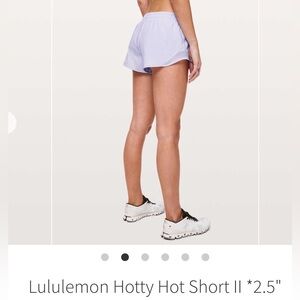 🍋Women’s Lululemon Hotty Hot Short II 2.5" size 14 reg *MINOR FLAW* 🍋